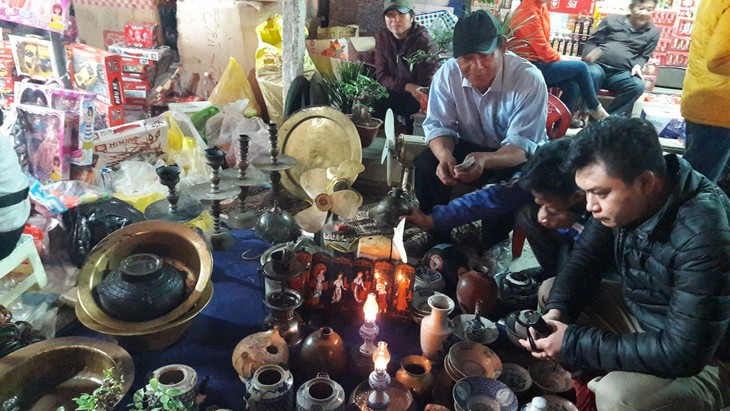 Buying luck at Vieng market - ảnh 4